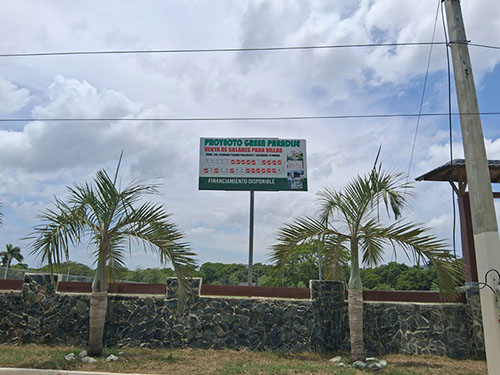 Bihia Beach Area Enrance 