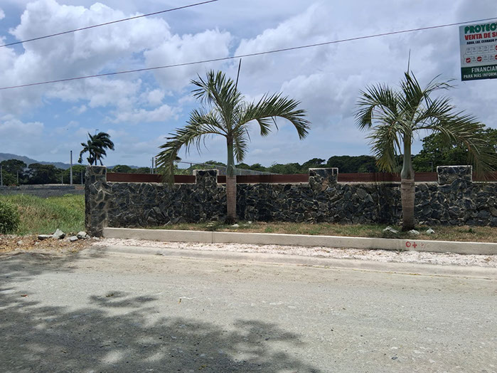 Bihia Beach Area Enrance 