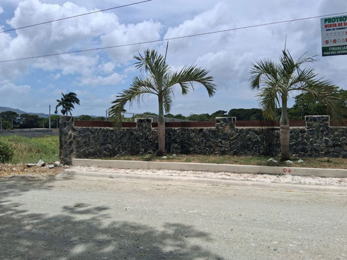 Bihia Beach Area Enrance 